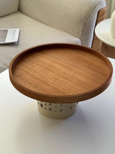 مضيفه خشب قاعده حديد