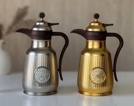 براد قهوه محزز مخصور يد خشبي