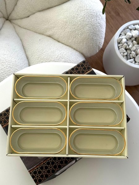 صحون مكسرات بيضاوي محزز حز ذهبي