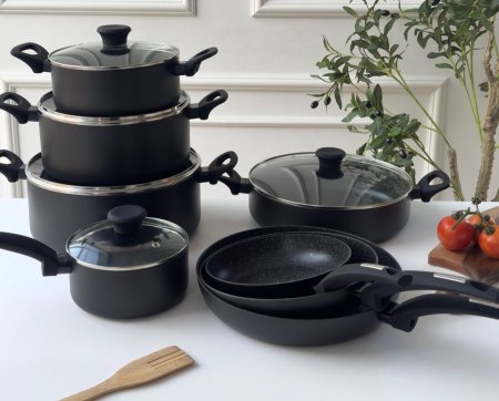 طقم طناجر 8 قطع اسود مط