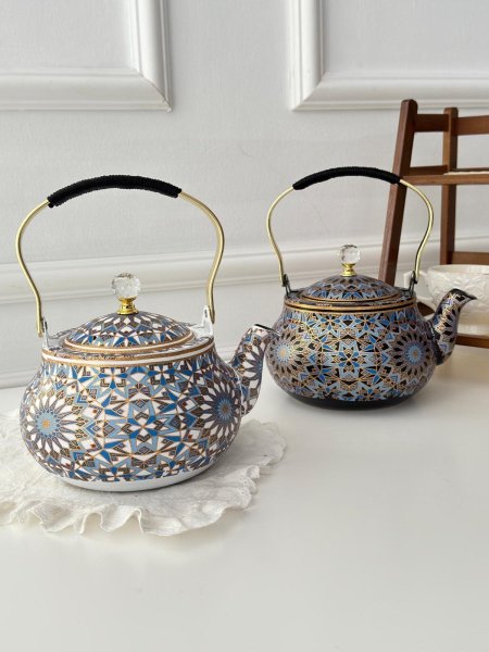 ابريق شاي مزخرف