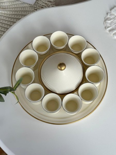 طقم صينيه + فناجين ساده + مضيفه بورسلان محزز مذهب