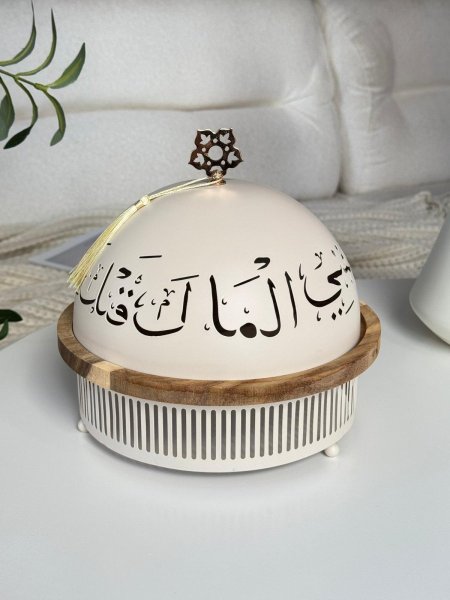 مضيفه خشب غطا معدن كتابه عربيه(20*22 سم)