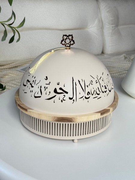 مضيفه خشب غطا معدن كتابه عربيه(23*27 سم)